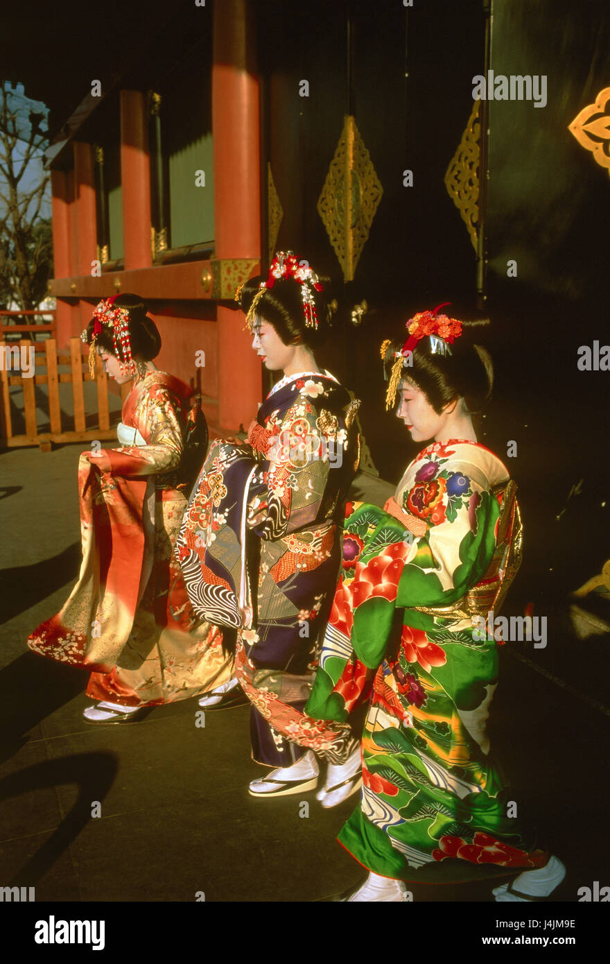 Japon, Tokyo, geisha Asie, Asie de l'Est, île de l'état, de Tokyo, de la culture, en japonais, les femmes, trois, vêtements, traditionnellement, tradition, traditions, kimono, femmes, Japonais Banque D'Images