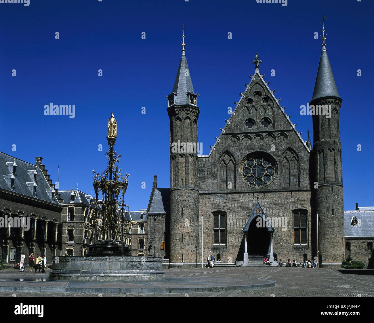 Aux Pays-Bas, La Haye, Binnenhof, passant par la Hollande, la ville, siège du gouvernement, en 1250, de la construction, par le passé, été, structure, statue, monument, Oranier vélo Banque D'Images