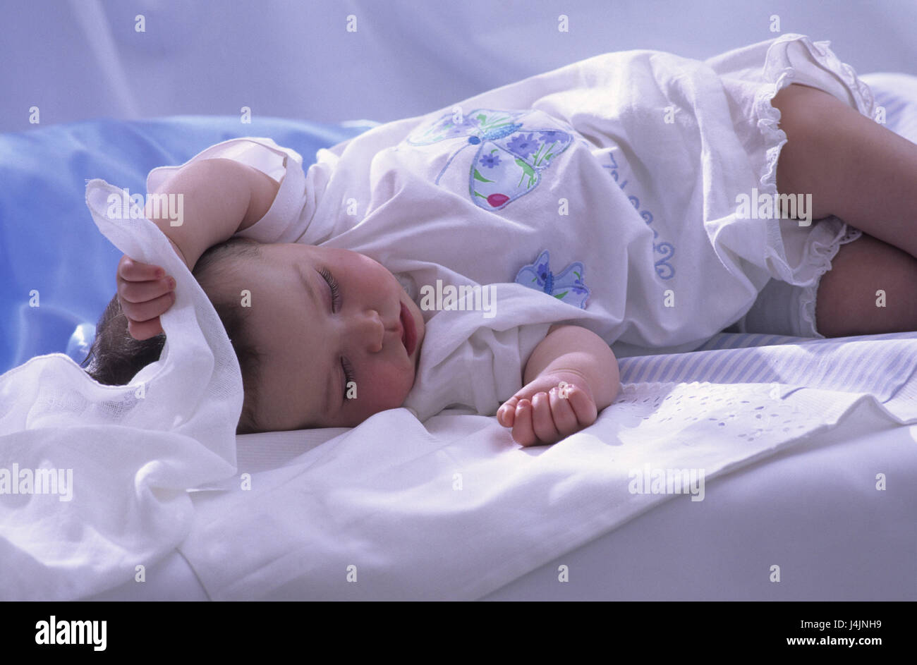 Bebe Lit Sommeil Enfant Petit Etes 7 8 Mois Bebe Peu De Chemise Mensonge Reste La Page Position Endormie Paisiblement Doucement Chiffon Non Sens Gondole A L Interieur La Conception De L Enfance La Fatigue La