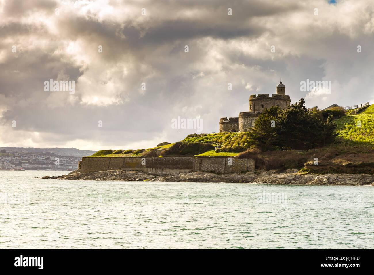 St Mawes château, construit sous le règne de Henry VIII, donnant sur l'estuaire de la Fal près de St Mawes, Cornwall, UK Banque D'Images