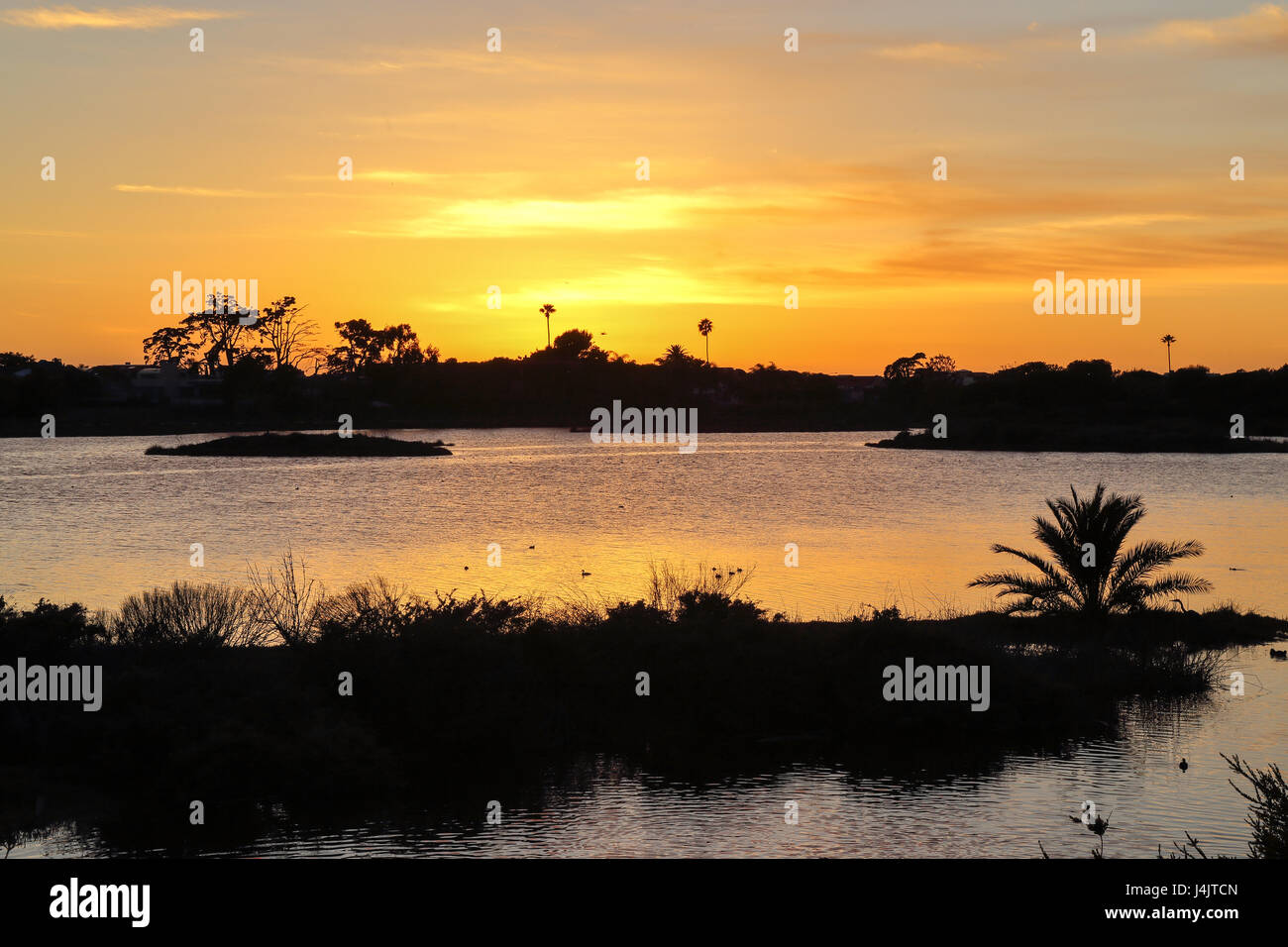 Coucher de soleil sur malibu lagoon state beach, Malibu en Californie Banque D'Images