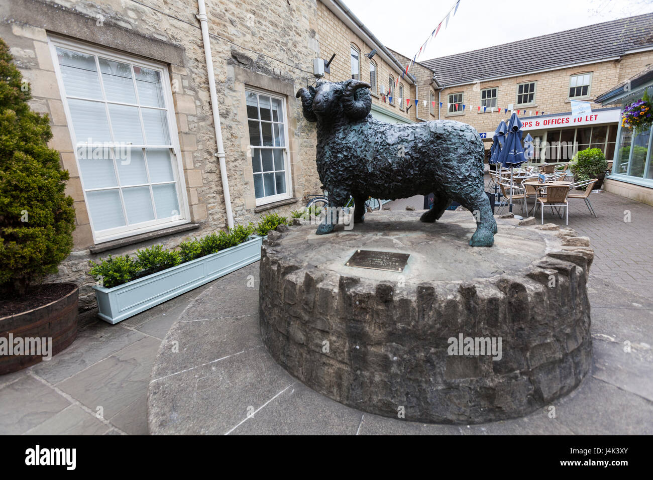 Le marché de la laine des moutons statue, Cirencester, Gloucestershire, Angleterre Banque D'Images