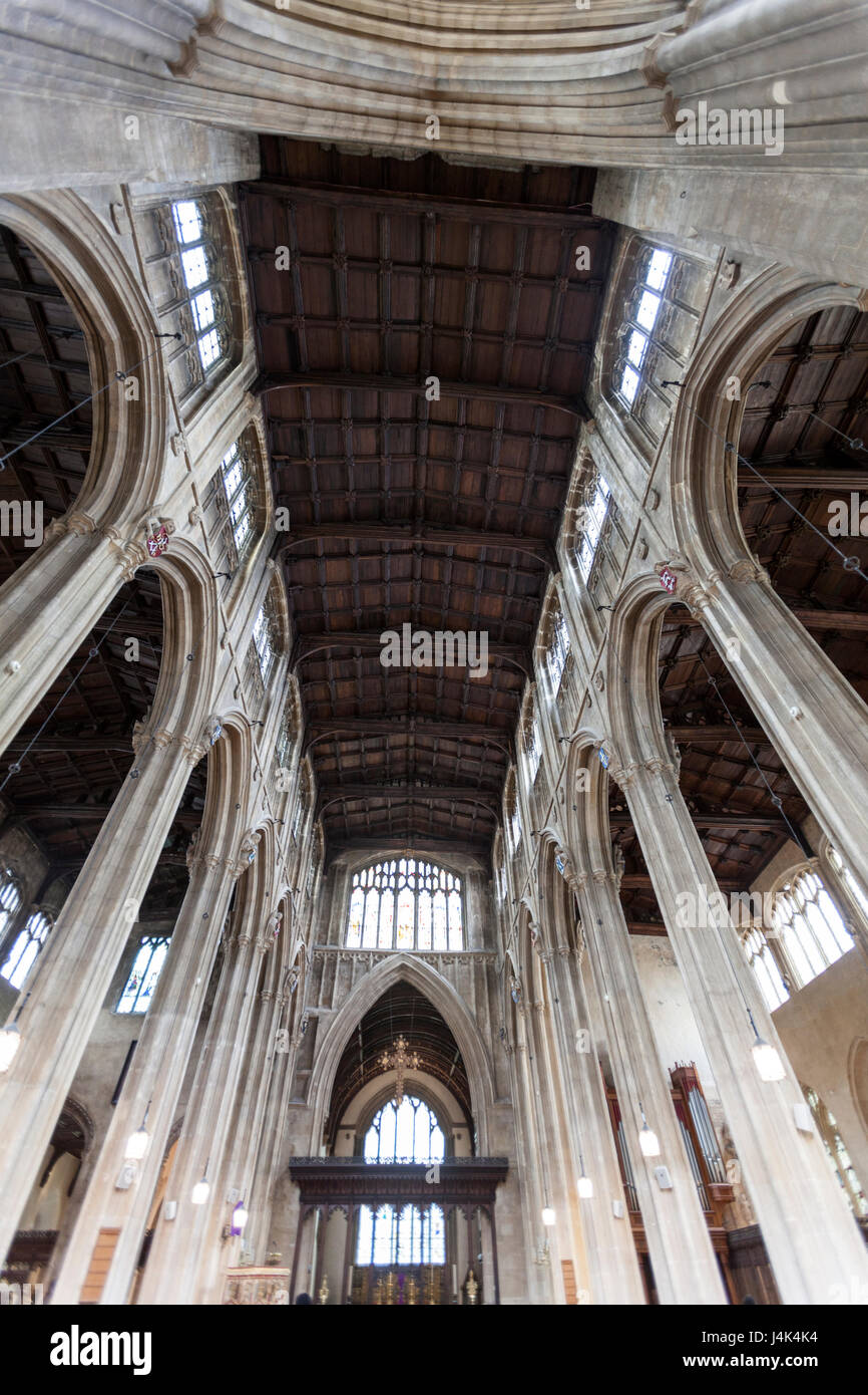 Nef de l'intérieur et le plafond de St Jean Baptiste l'église paroissiale, Cirencester, Gloucestershire, Angleterre Banque D'Images