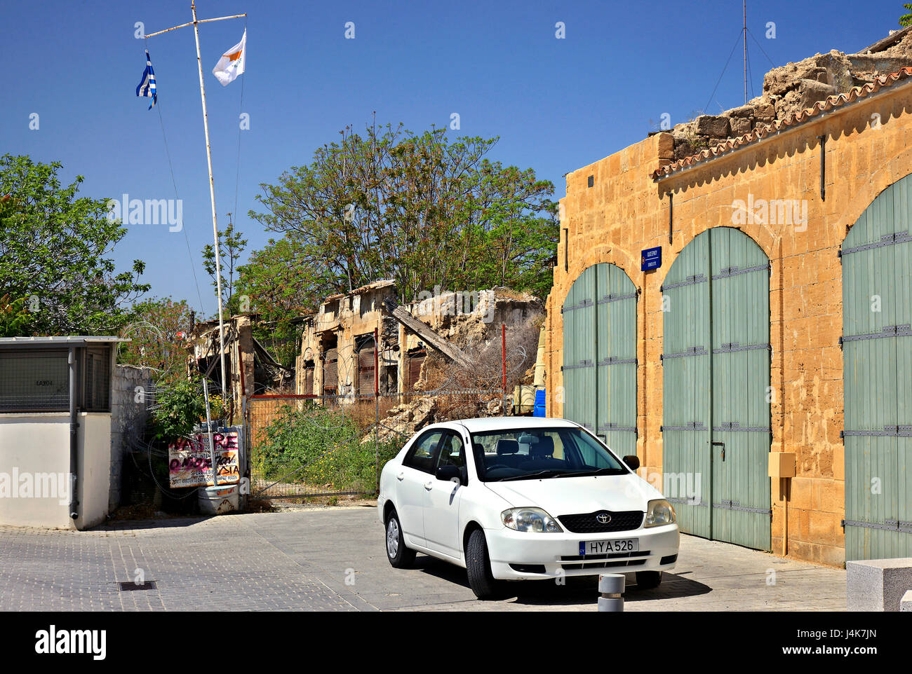 Une partie de la "ligne verte" ('zone tampon' ou 'Dead Zone') dans la vieille ville de Lefkosia (Nicosie), la dernière capitale divisée au monde. Chypre Banque D'Images