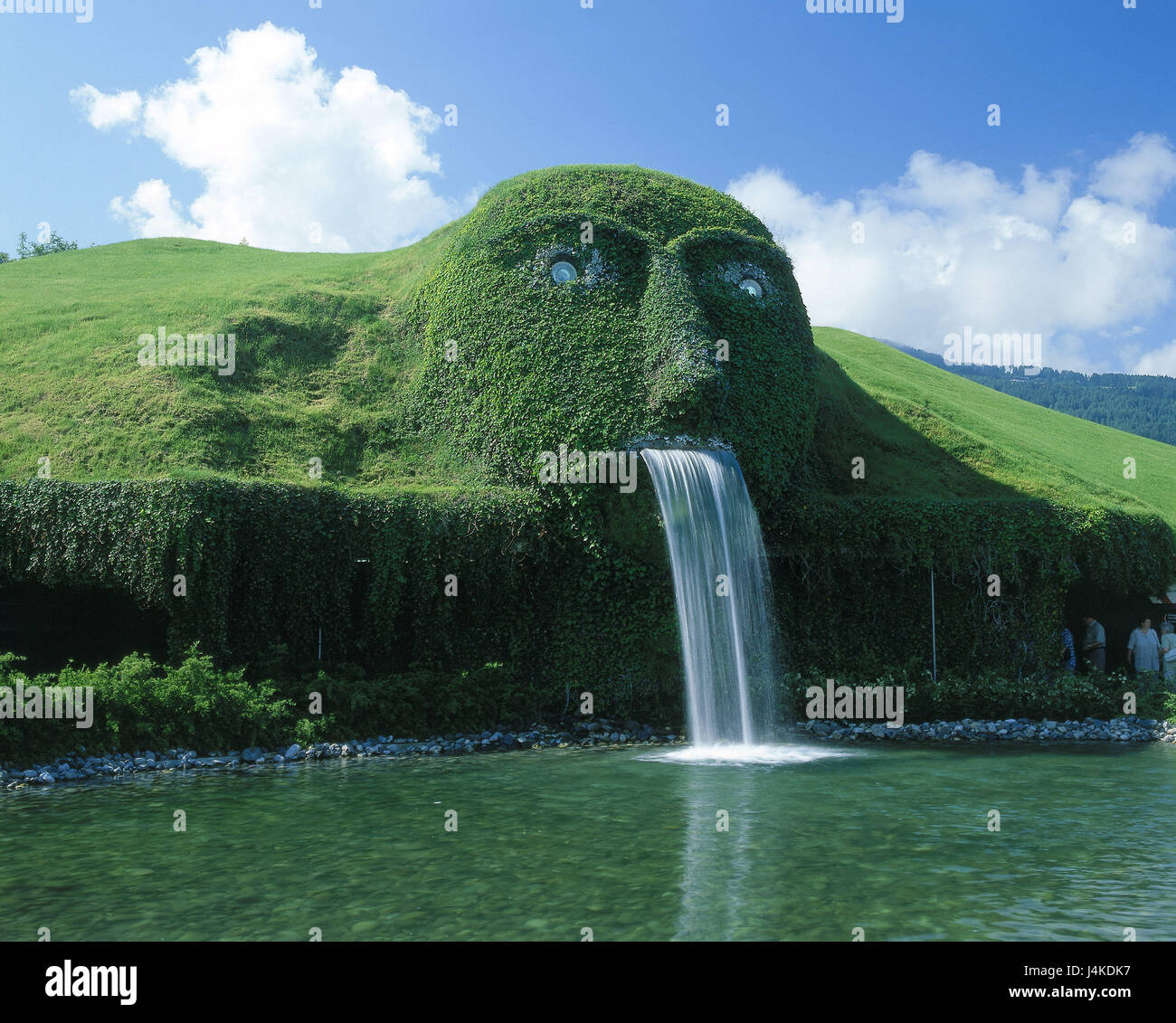 Autriche, Tyrol, Wattens, crystal worlds, Andrè 100, 'l'eau des vomissements giant' Europe, Alpes, point d'intérêt, destination, art, exposition, plage d'entrée, entrée, jardin, sculpture, gargouille, l'expérience la pièce Banque D'Images