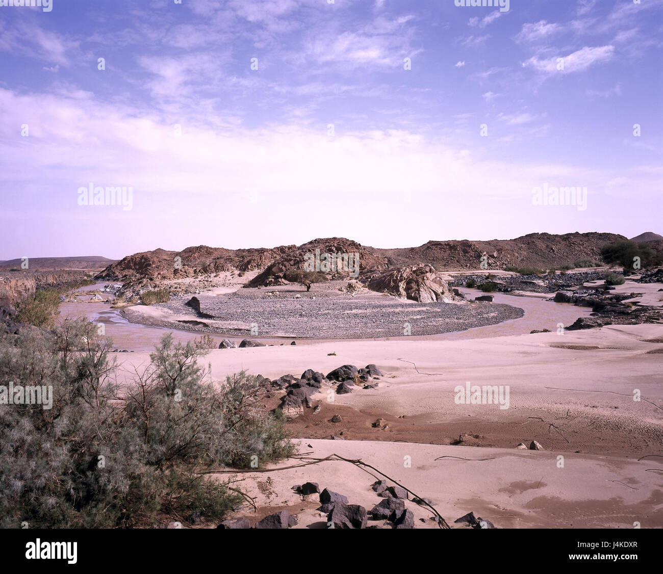 L'Algérie, Hoggar, Hirhafok Timesdelessine flux, paysages, l'Afrique, Sahara, l'Ahaggar, pays de montagne, paysage de montagnes, les montagnes, les eaux, l'eau, débit, nature, paysage Banque D'Images