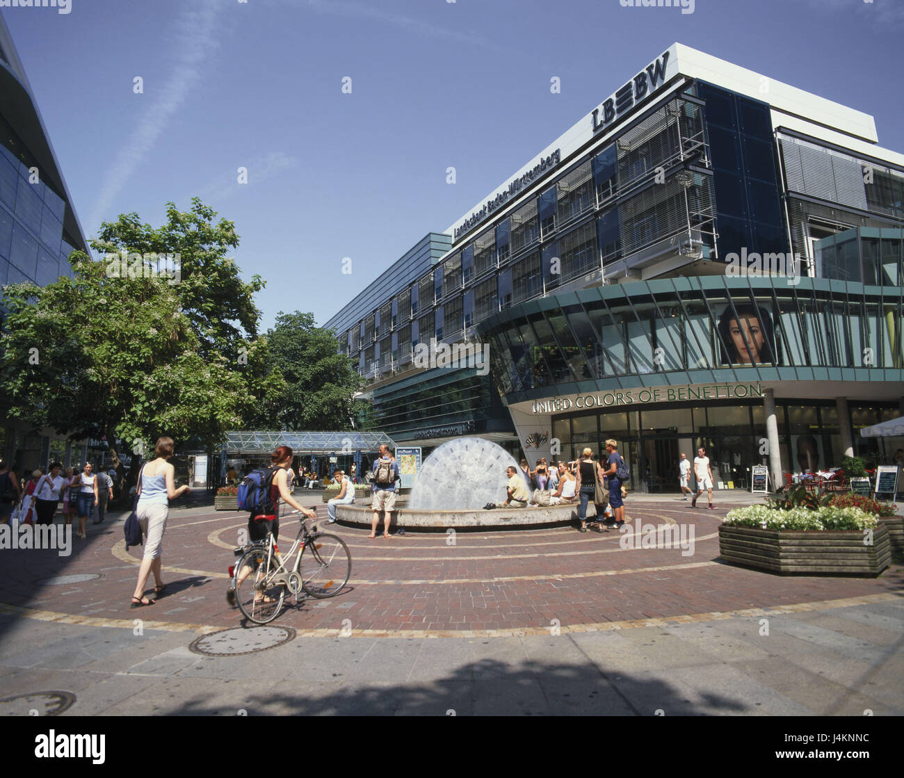 Allemagne, Bade-Wurtemberg, Stuttgart, Königstrasse, fontaine, passant, banque régionale, zone piétonne, bien, fontaine, bâtiment, banque, banque régionale Bade-wurtemberg, à l'extérieur Banque D'Images