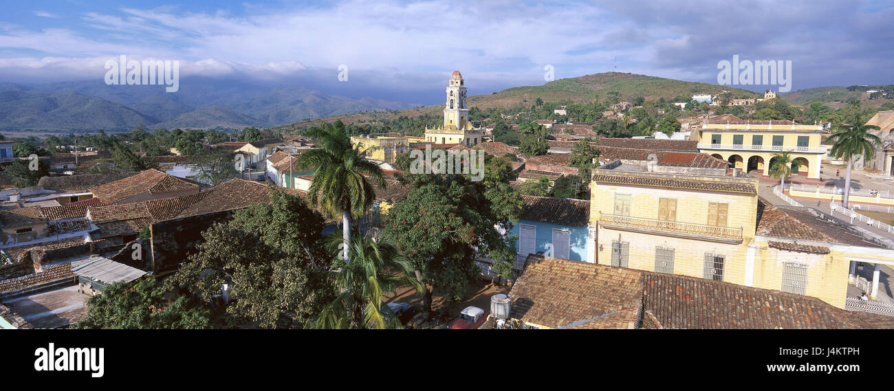 Cuba, Trinidad, vue sur la ville, l'église dans les Caraïbes, la mer des Caraïbes, les Grandes Antilles, île, île de l'état, paysage de montagne, ville, maisons, maisons, église paroissiale, paysage urbain Banque D'Images
