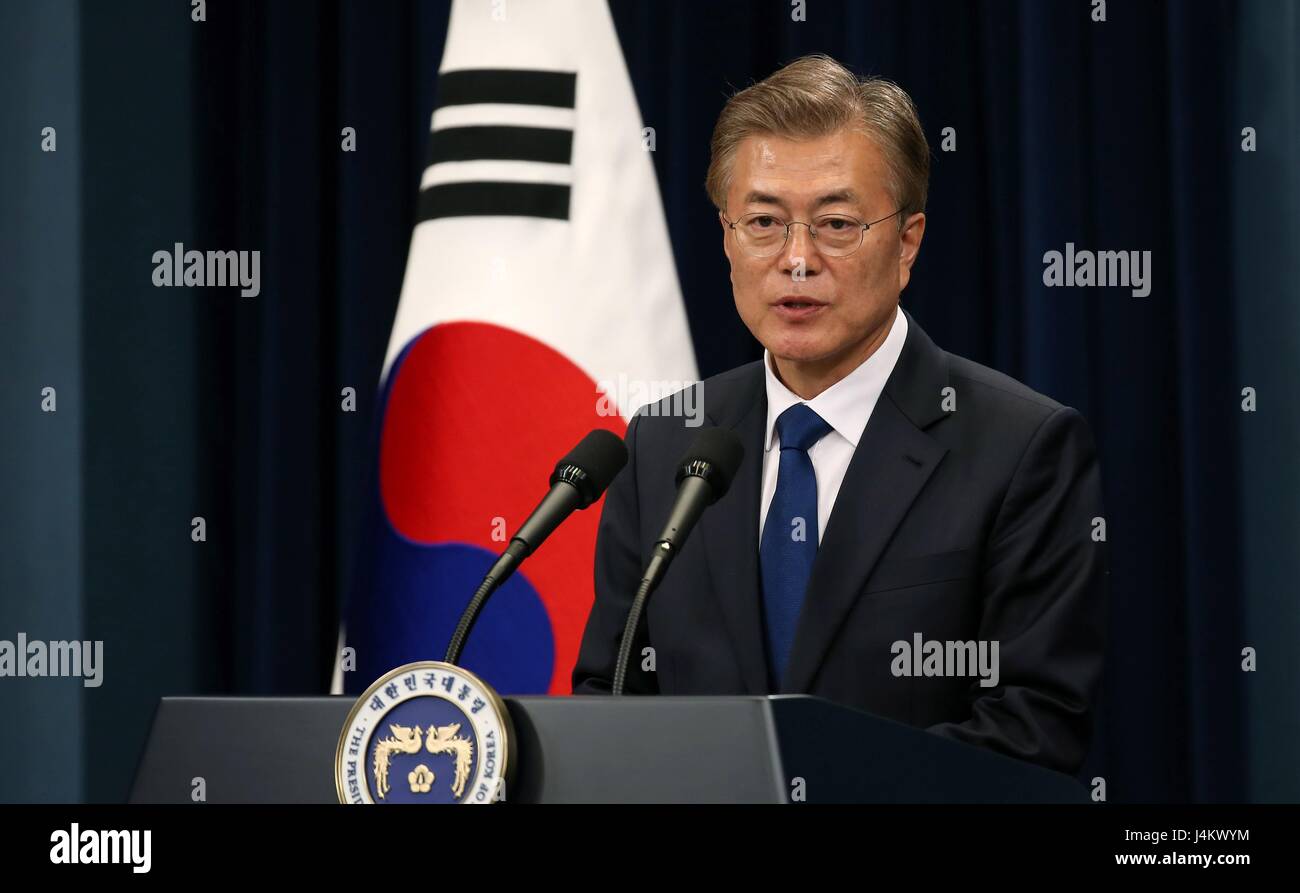 Nouveau président de la Corée du Sud, Moon Jae-In tient sa première conférence de presse à l'office dans les présidents de la Chambre Bleue 10 mai 2017 à Séoul, Corée du Sud. Banque D'Images