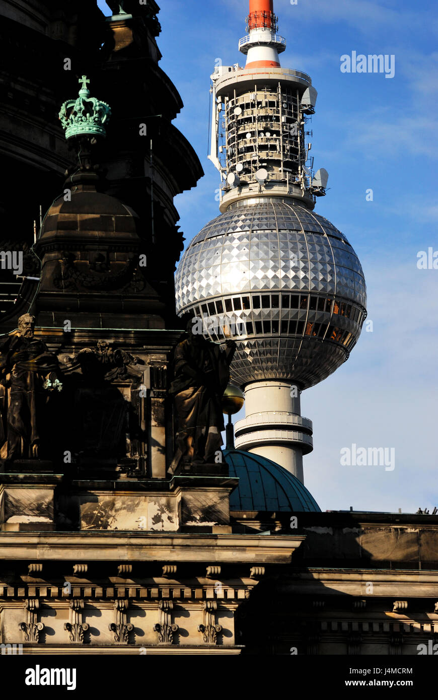 L'Alexanderplatz, d'architecture, architecture, Berlin, bleu, immeuble, capitale, villes, ville, paysage urbain, les communications, la tour de télévision, Banque D'Images