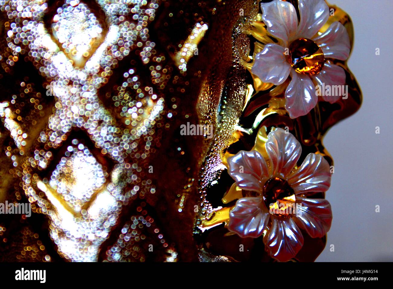 Petite fleur dans la couleur d'or de fleurs ornementales vass Banque D'Images