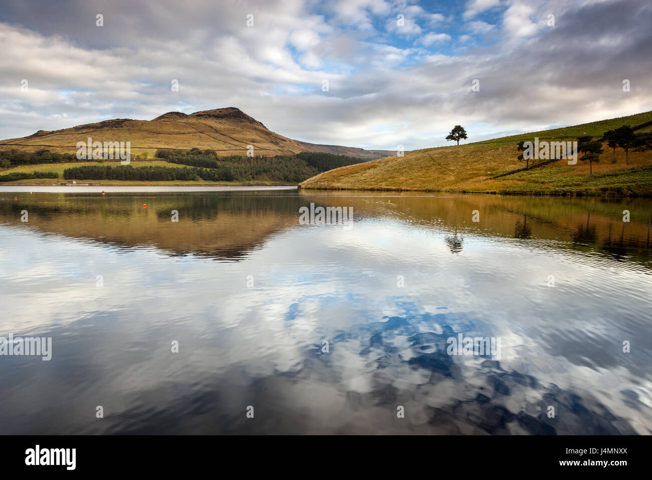 Dovestone réservoir dans la région de Peak District nord-ouest de l'Angleterre. Banque D'Images