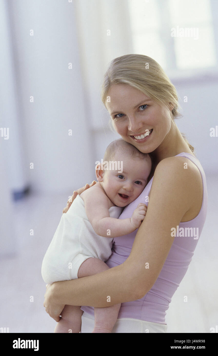 Mere Bebe Transporter Heureusement La Moitie Portrait Femme Enfant Petit 2 Mois Bebe Les Culottes De Plastique Sourire Attente Se Blottir A L Interieur La Conception De L Enfance L Amour Protege De Securite De Mere Bebe Transporter Heureusement La Moitie Portrait Femme Enfant Petit 2 Mois Bebe Les Culottes De Plastique Sourire Attente Se Blottir A L Interieur La Conception De L Enfance L Amour Protege De Securite De