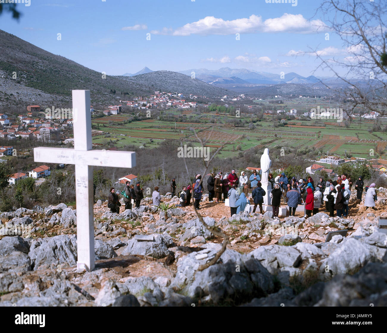 Bosnie-herzégovine, Sarajevo, la manifestation, la montagne Podbrdo, Marien, croix, la statue de l'Europe, l'Europe du sud-est en pèlerinage, lieu de pèlerinage, vue sur ville, hill, statue, Maria, pèlerinage, la foi, la religion, les croyants, faire un pèlerinage, prier, la prière, la dévotion Banque D'Images