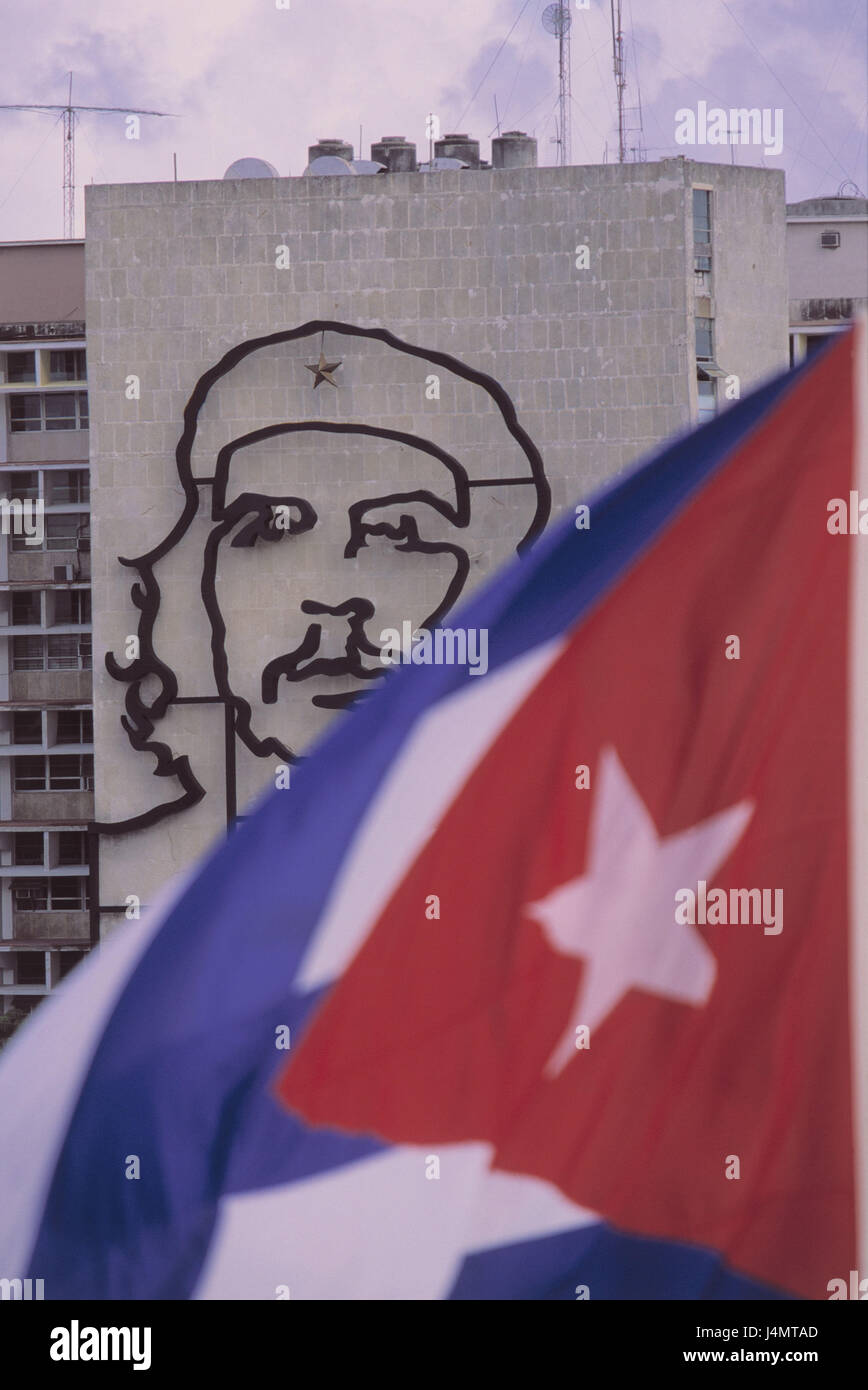 Cuba, La Havane, la place de la révolution, Ministère de l'intérieur, façade, 'Ernesto Che Guevara', la terre d'un drapeau de l'Amérique centrale, Cuba, le capital, La Habana, ministère, palais du gouvernement, la politique, l'homme politique, le cubain, membre de la résistance, révolutionnaire, sociale, de la guérilla révolutionnaire guide, rebelle, drapeau, drapeau, drapeau national Banque D'Images