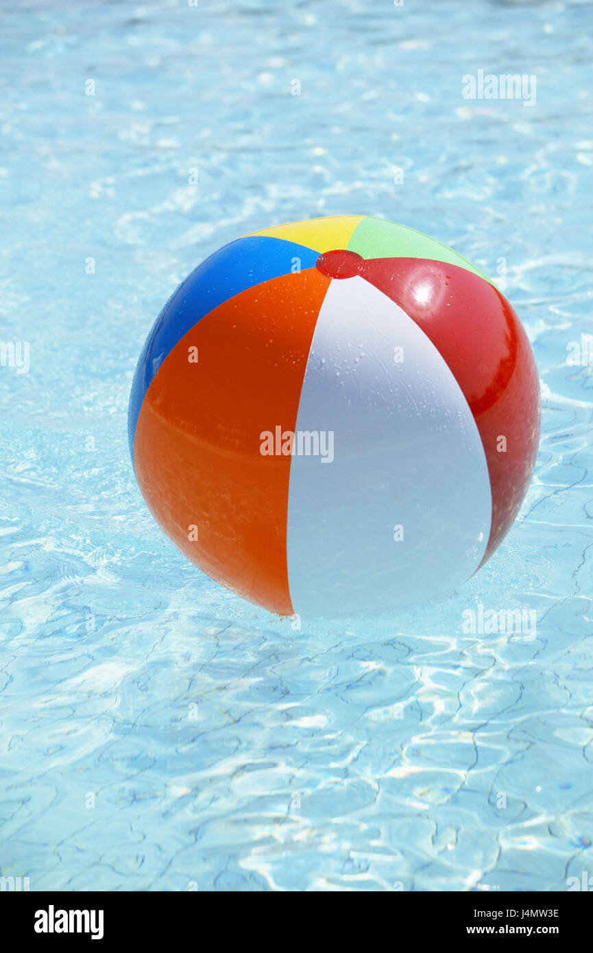 Piscine, surface de l'eau, le beach-ball pool, piscine, eau, ball, brillamment colorée,, jeu de balle, jeu, de jeux de balle, activité de loisirs, l'activité, icône, temps libre, vacances, vacances, vacances de plage, vacances d'été, Banque D'Images