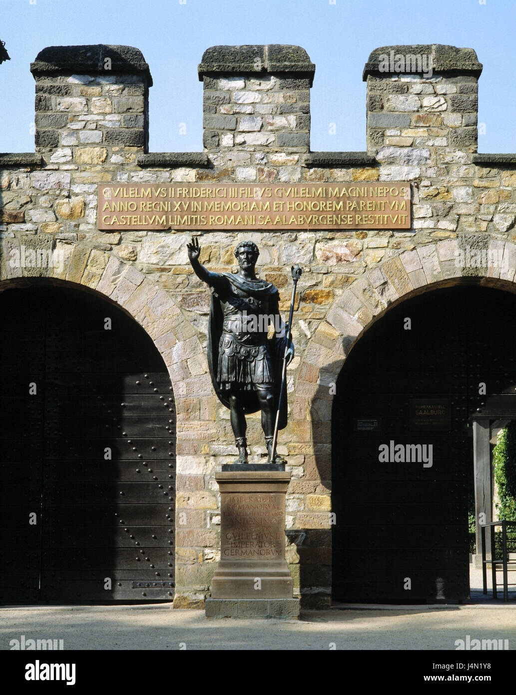 Allemagne, Hesse, hall, château du fort romain, statue impériale, Taunus, limes, fort, château, forteresse, fortification, Roman, point d'intérêt, architecture, culture, histoire, statue, statue impériale, l'empereur, règle, monument, monument culturel, Banque D'Images