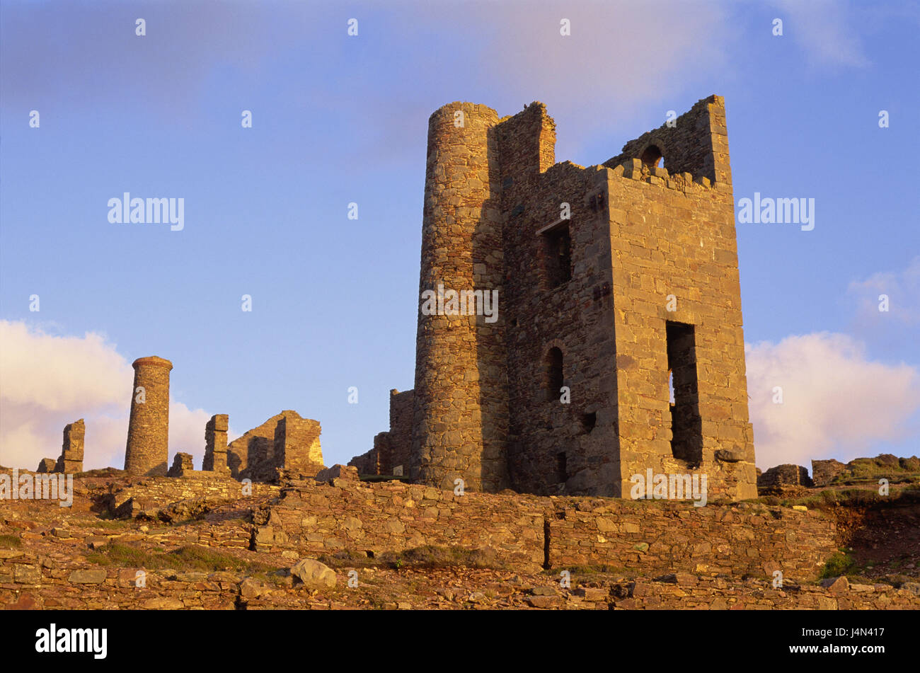 La Grande-Bretagne, l'Angleterre, Cornwall, St Agnes, papule Coates Mine, ruine, lumière du soir, Banque D'Images