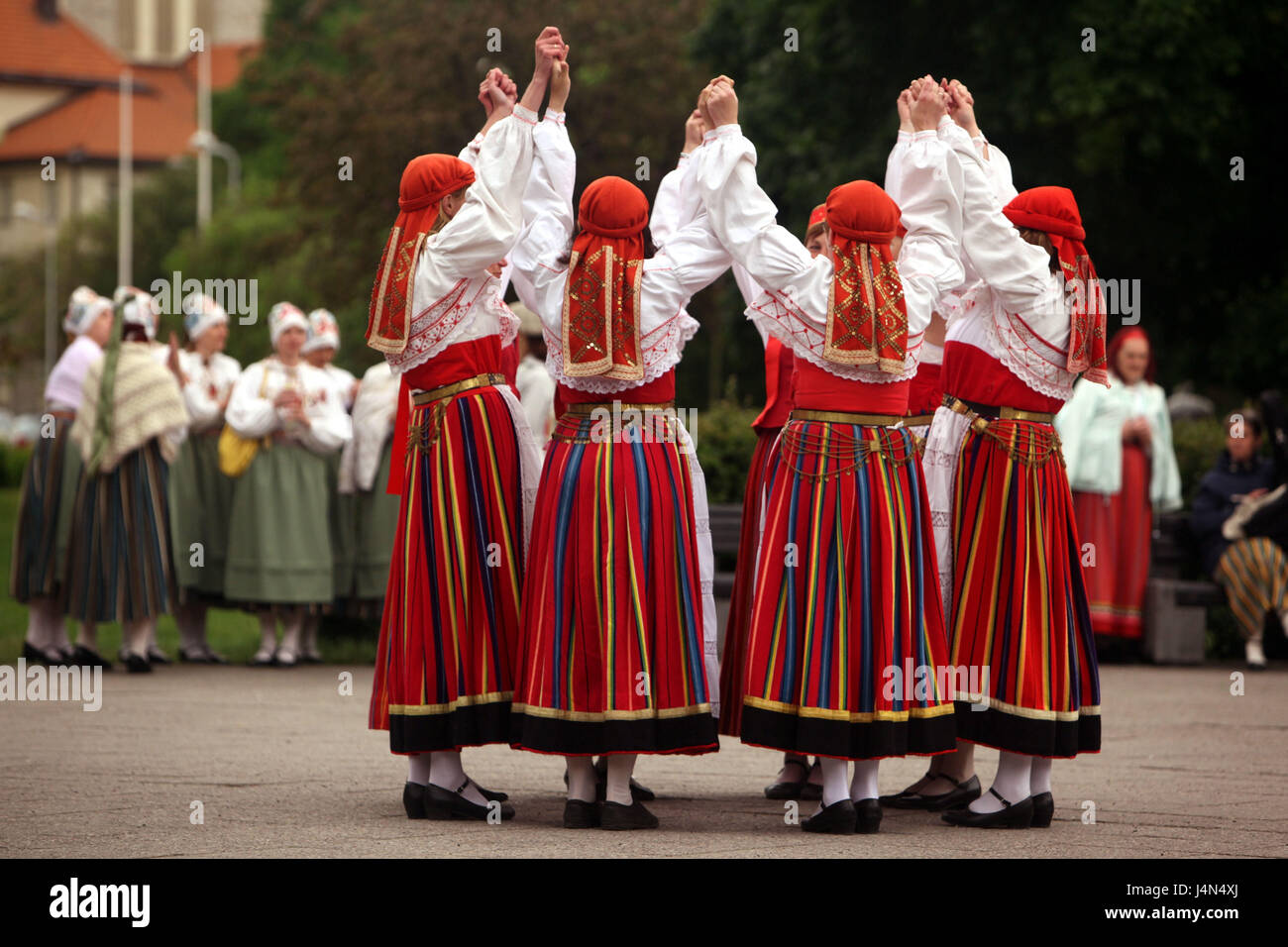 L'Estonie, Tallinn, Vieille Ville, groupe folklorique, danse, Banque D'Images