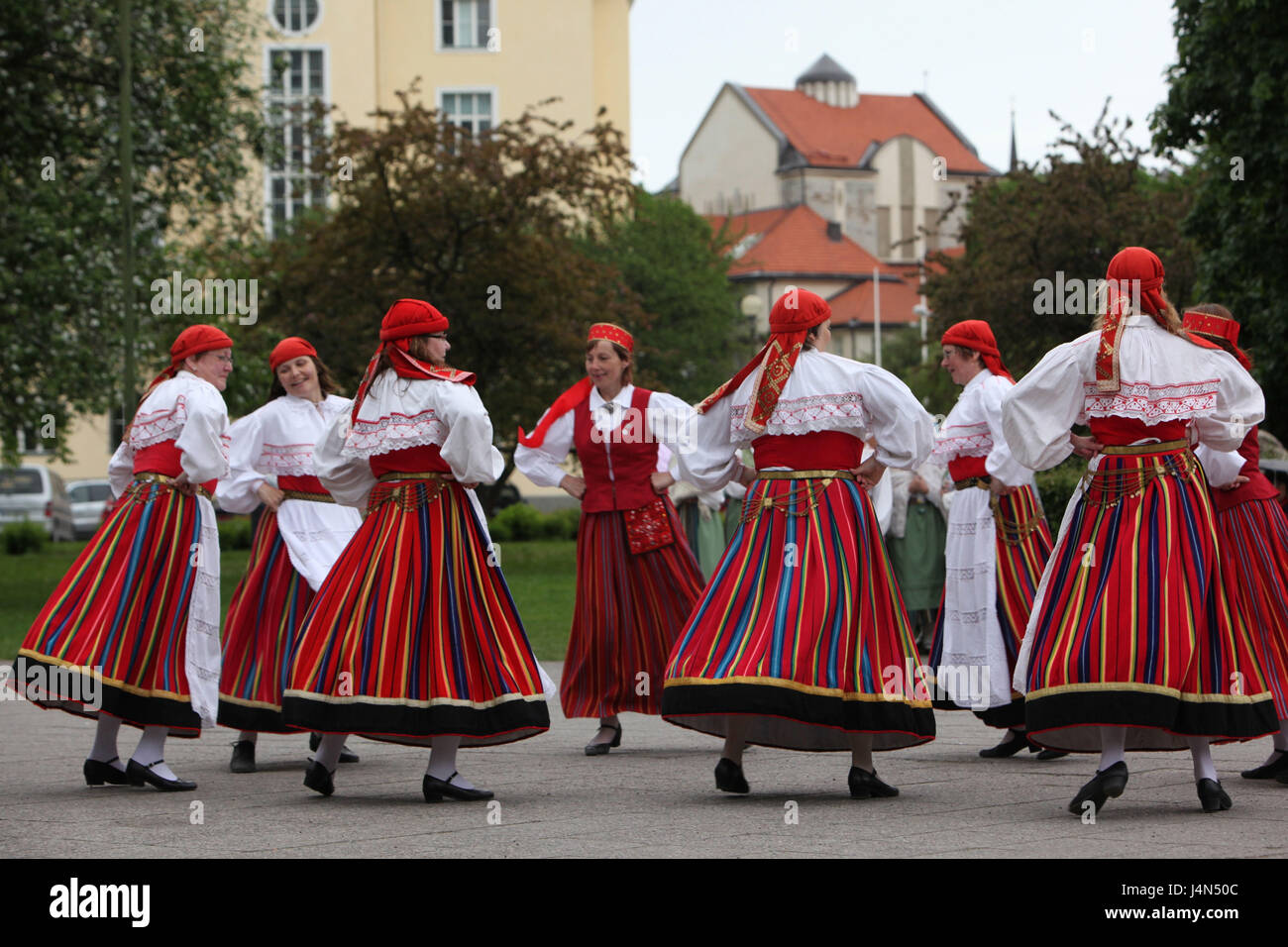 L'Estonie, Tallinn, Vieille Ville, groupe folklorique, danse, Banque D'Images