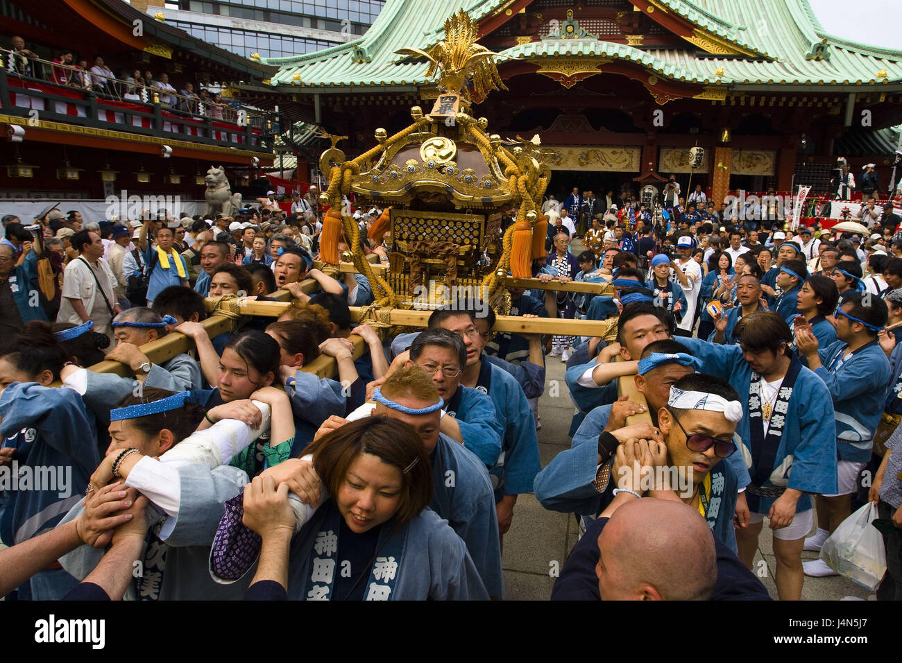 Japon, Tokyo, Kanda Miyojin culte, Kanda festival, personne, lieu de culte, porter, Banque D'Images