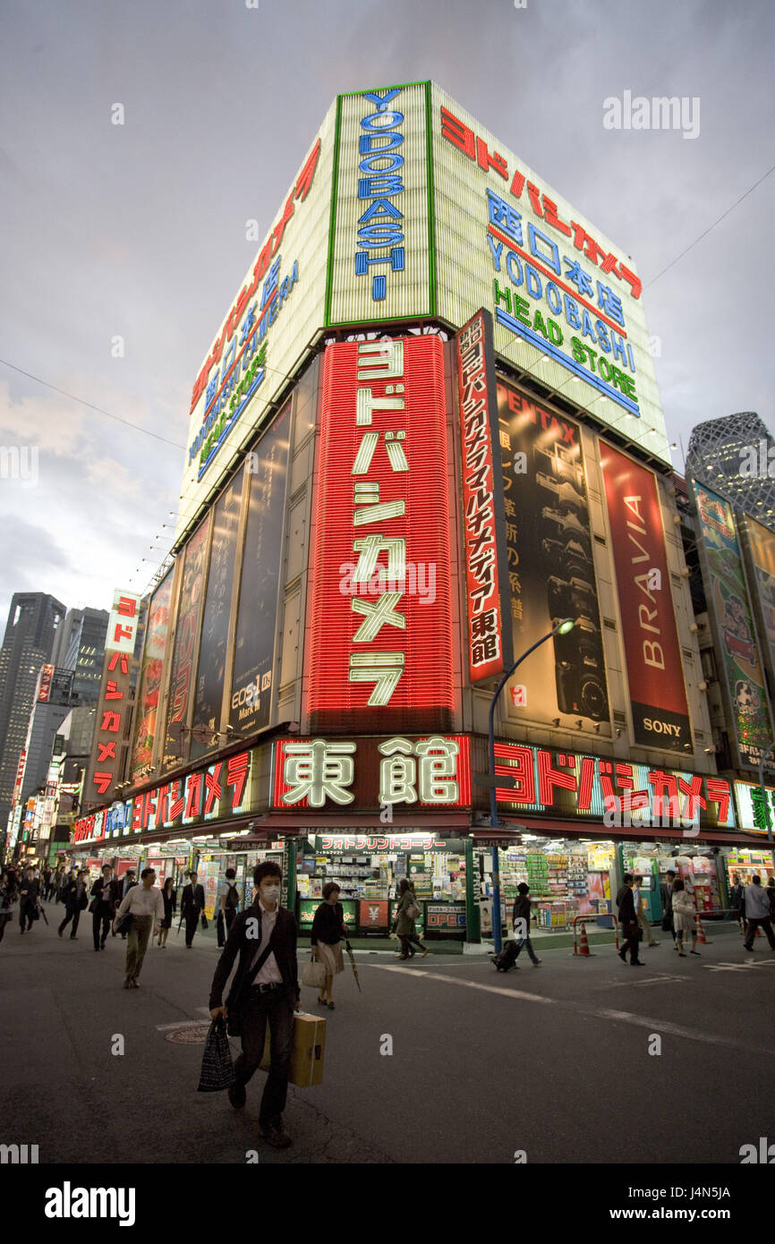 Japon, Tokyo, shinjuku, Shinjuku District West Side Street, électrique, Banque D'Images