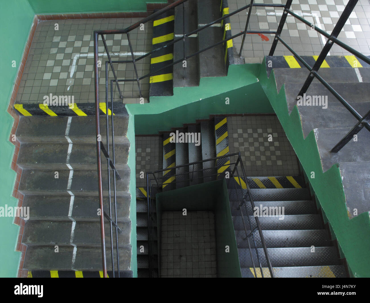Escaliers dans l'usine, l'établissement, de la structure, structures, balustrade, balustrade, usine, usines, bâtiments, usines, bâtiments, partie de l'immeuble, des parties du bâtiment, bâtiments, partie de l'immeuble, parties de l'immeuble, garde-corps, garde-corps, de l'immobilier, de l'industrie, de l'industrie, pièces jointes pièces jointes industriel industriel, photo, photographie industrielle, photos industrielles, bâtiments industriels, bâtiments industriels, parcs d'affaires, parcs d'affaires, photo industrielle, des photos, de l'industrie, Industryphotograph, matériels, matériaux, métal, métaux, acier, acier Banque D'Images