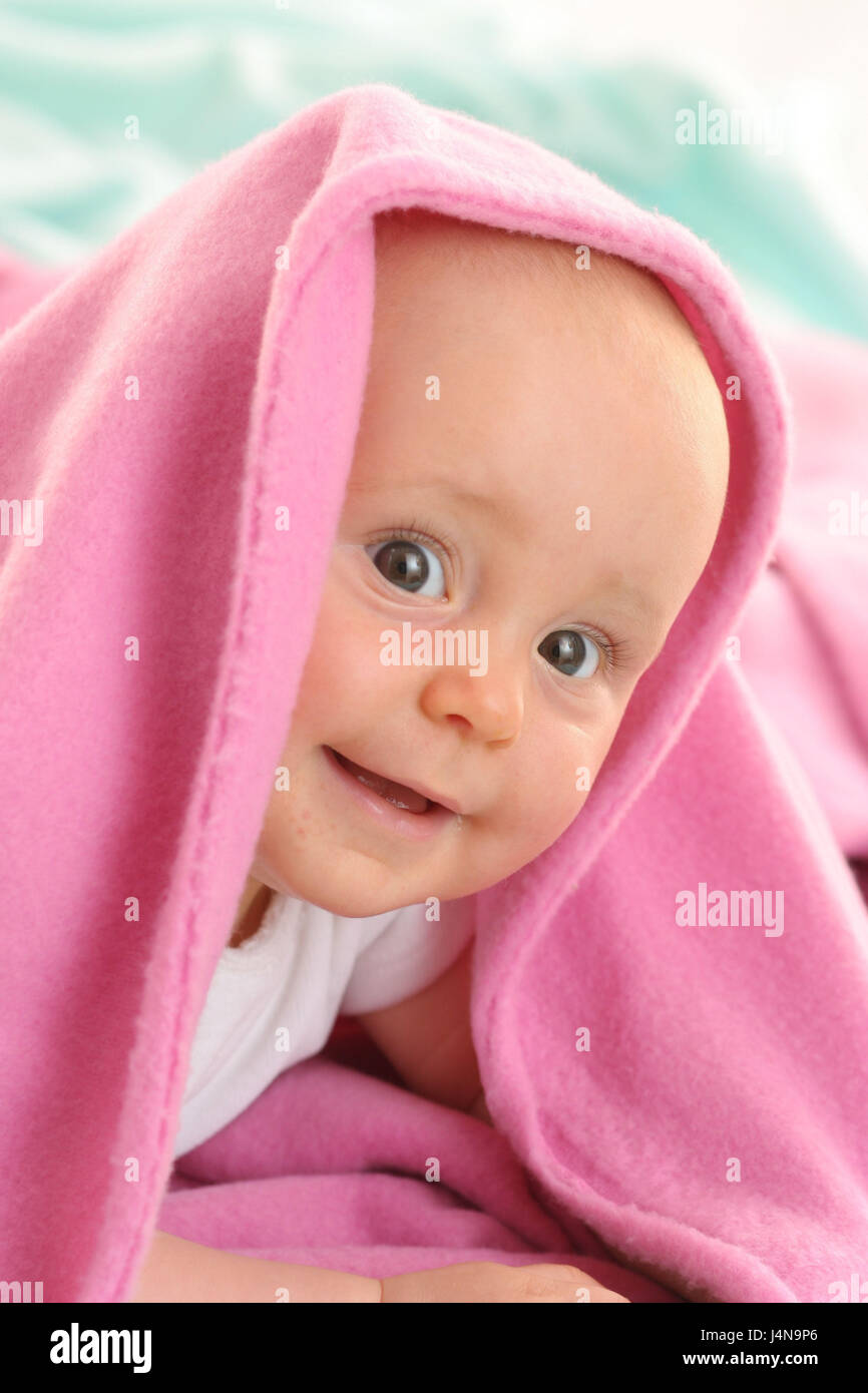 Bébé, 4 mois, caps, mensonge, sourire, portrait, Banque D'Images