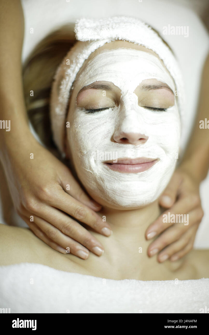 Kometikstudio, femme, masque de beauté, esthéticienne, mains, détail, masque, paquet, soins, loisirs, cosmétiques studio, mensonge, sourire à l'intérieur, bien-être, Relax-Room, bien-être, Repos, détente, santé, soins de beauté, shell, massage, Banque D'Images