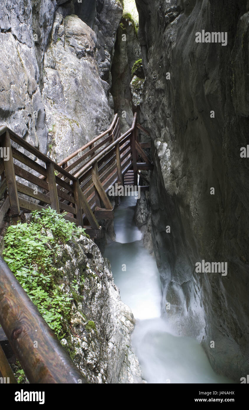 L'Autriche, Reith avec les crapauds, Innersbachklamm, Reith, crapauds, gorge, pont, pont en bois, construction en bois, de roche, de falaise, de la lumière du soleil, excursion, la destination, le lieu d'intérêts, monument naturel, Nature, tourisme, Banque D'Images