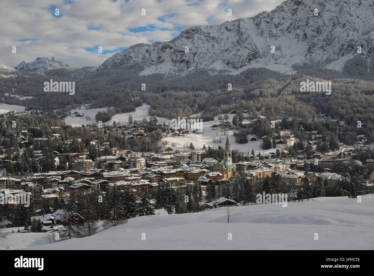 Italie, Vénétie, Cortina d'Ampezzo, vue locale, l'hiver, Banque D'Images
