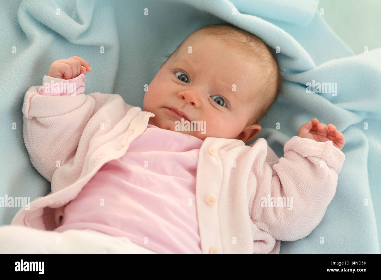 Bébé, mensonge, la moitié, portrait Banque D'Images