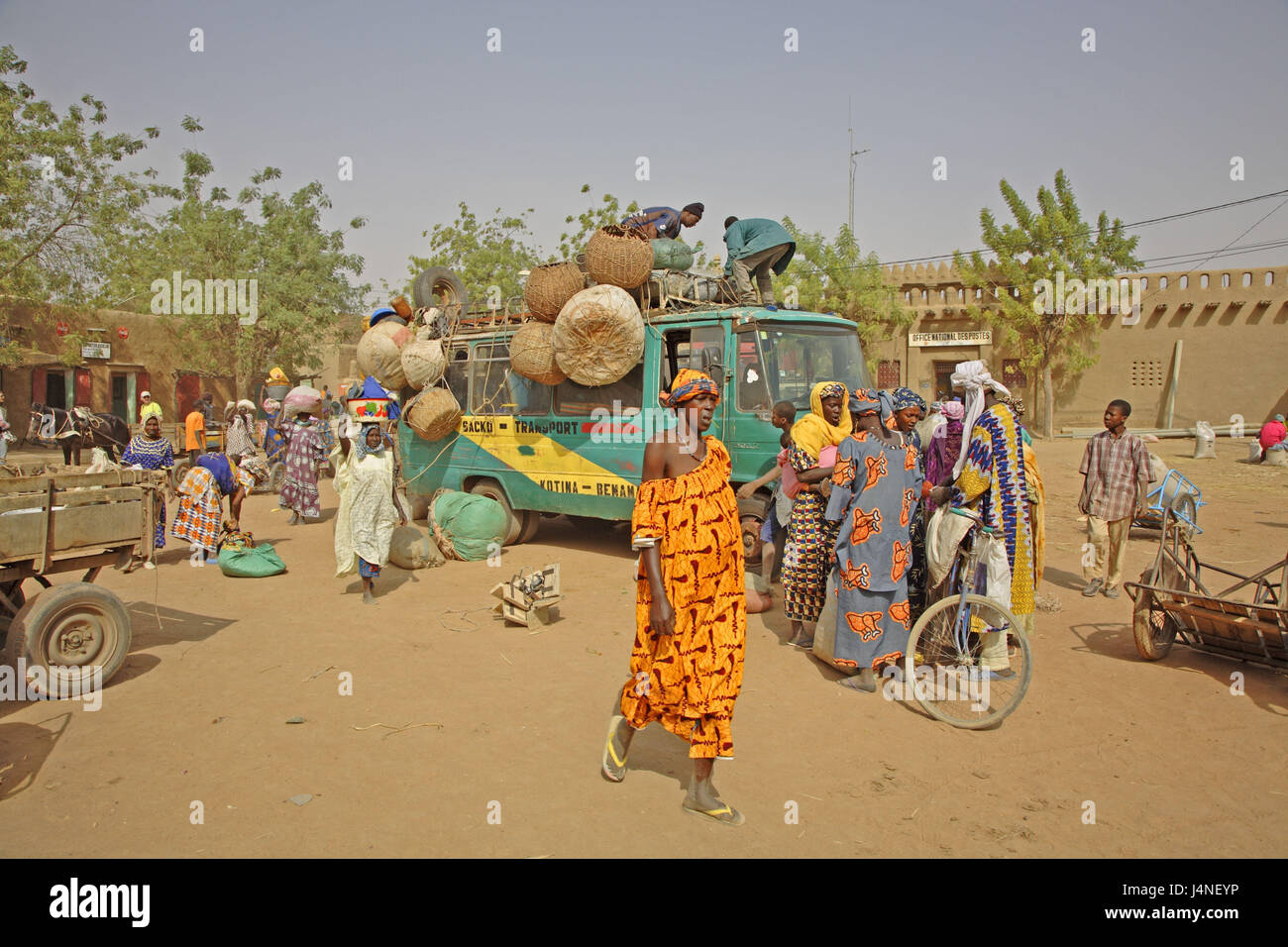 L'Afrique de l'Ouest, Mali, Niger-Binnendelta, Djenné, scène de rue, Busch's Taxi, marché, personne, Banque D'Images