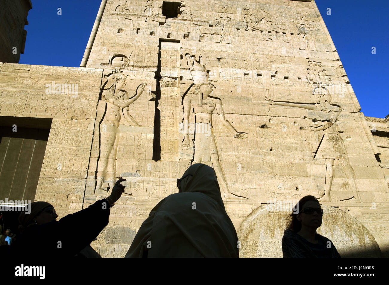 Égypte, vallée du Nil, Assouan, le temple de Philae, façade, soulagement, touristiques, Banque D'Images