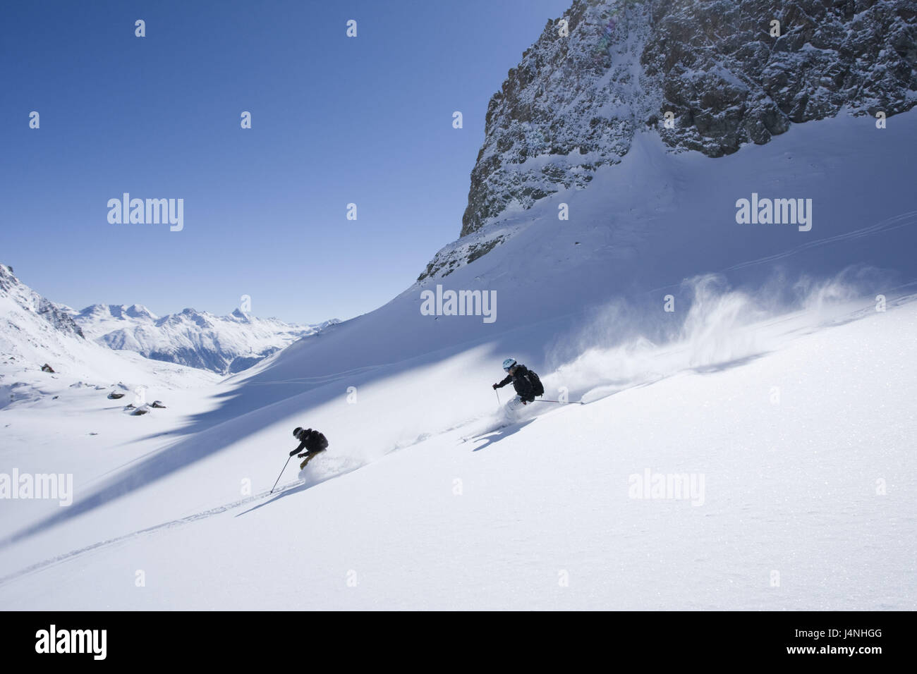 La Suisse, l'Engadine, Suvretta, de la neige profonde, skieur, départ, modèle libéré, Banque D'Images