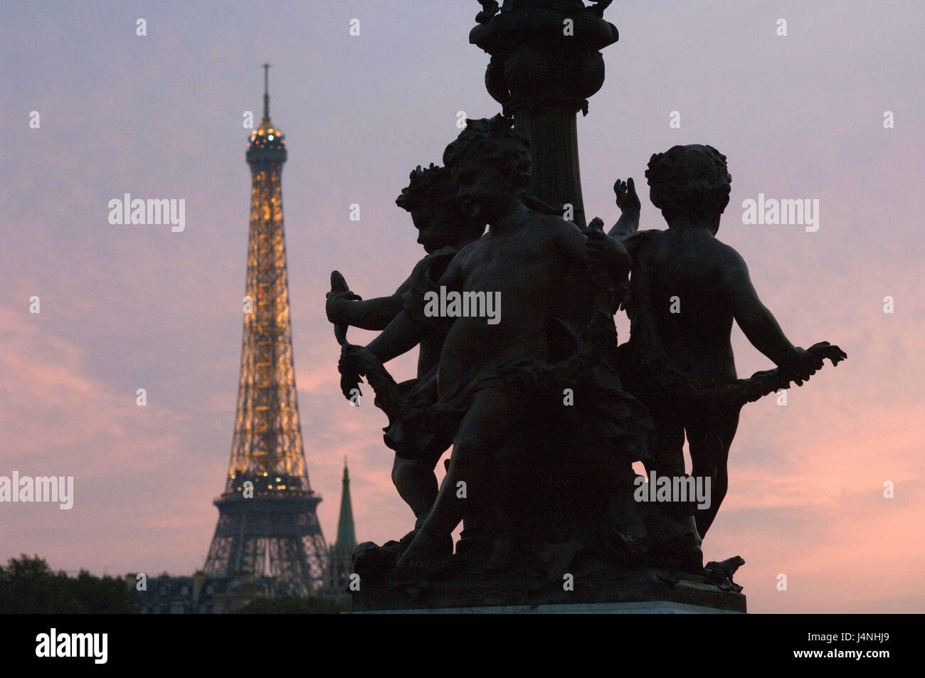 France, Paris, Tour Eiffel, le Pont Alexandre III, Kandelaber Banque D'Images