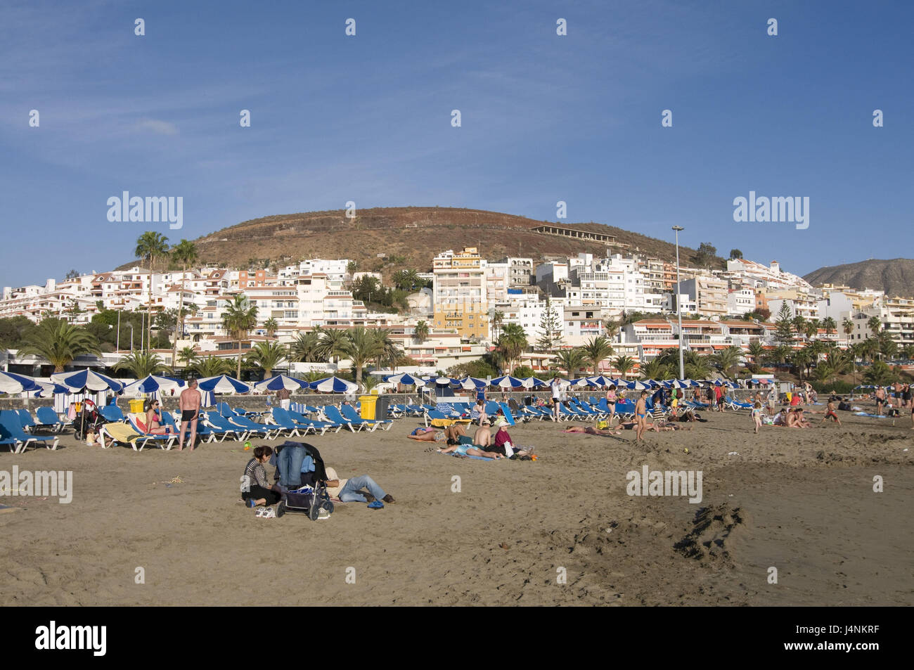 Modèle libération lire Amériques, plage, vacancier, pas de l'Espagne, les Canaries, l'île de Tenerife, Playa de, Banque D'Images