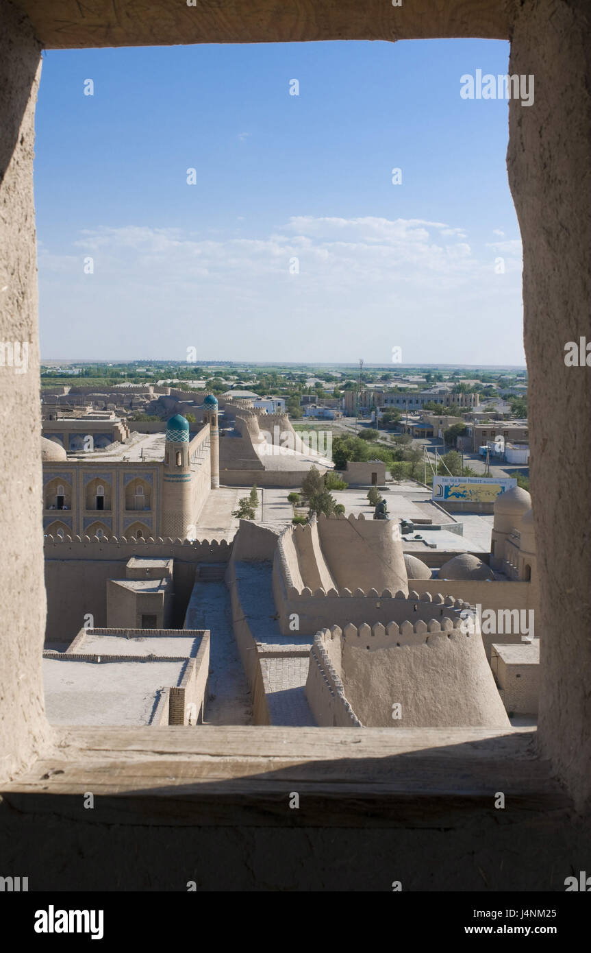 À la vue des mosquées et dans les Medressas Ichon Qala forteresse, Khiva, Ouzbékistan, Banque D'Images