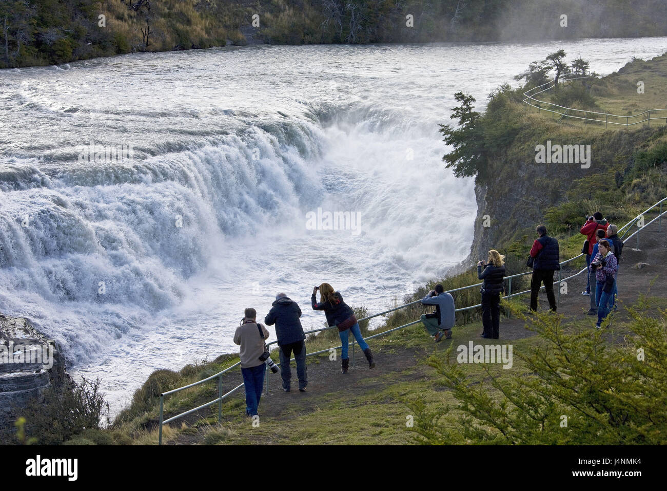Le Chili, la Patagonie, le Parc National Torres del Paine, cascade, touristiques, le modèle ne libération, Banque D'Images
