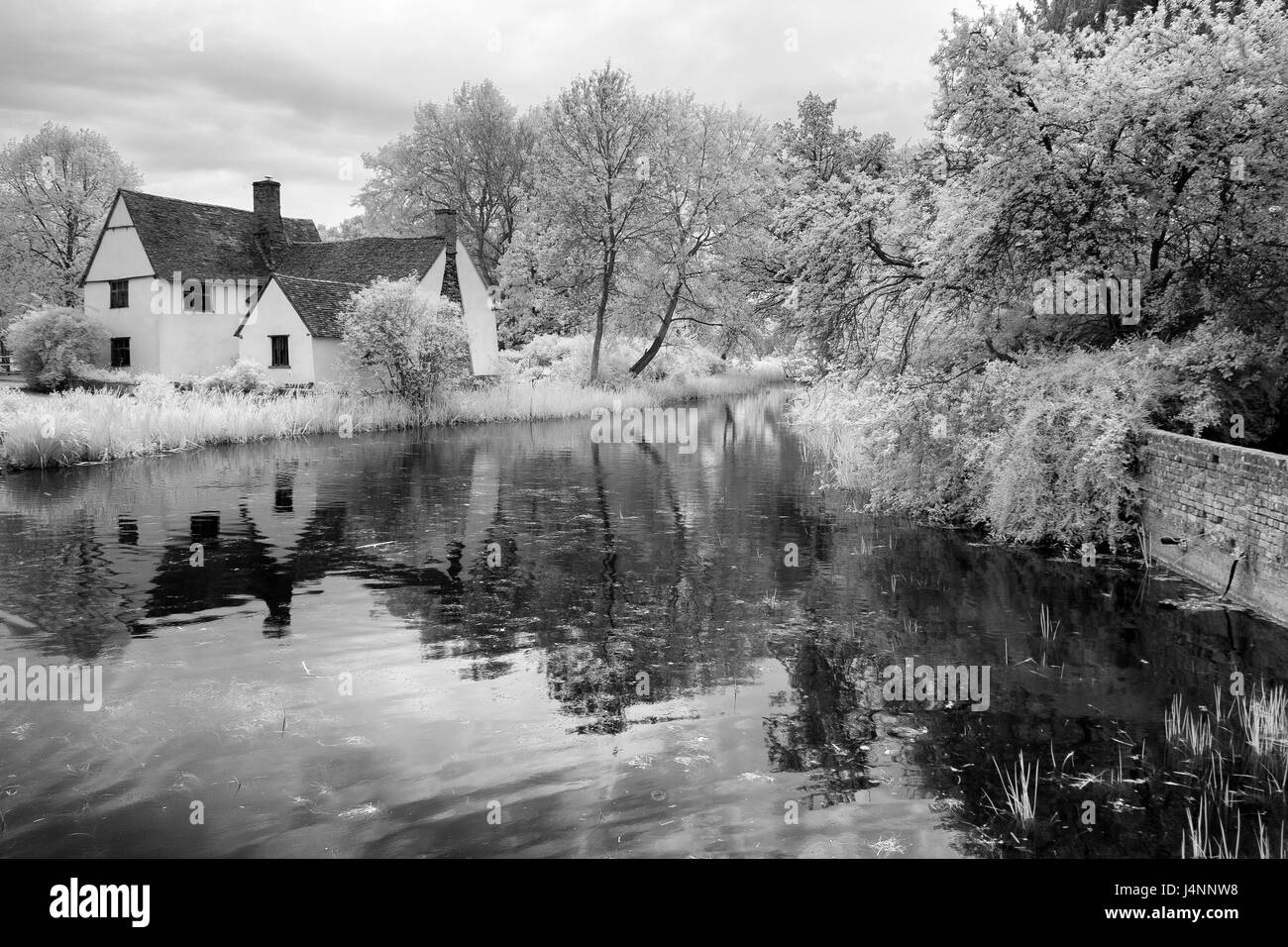 L'infrarouge noir et blanc photo de Willie Lott's Cottage dans le pays de Constable Banque D'Images