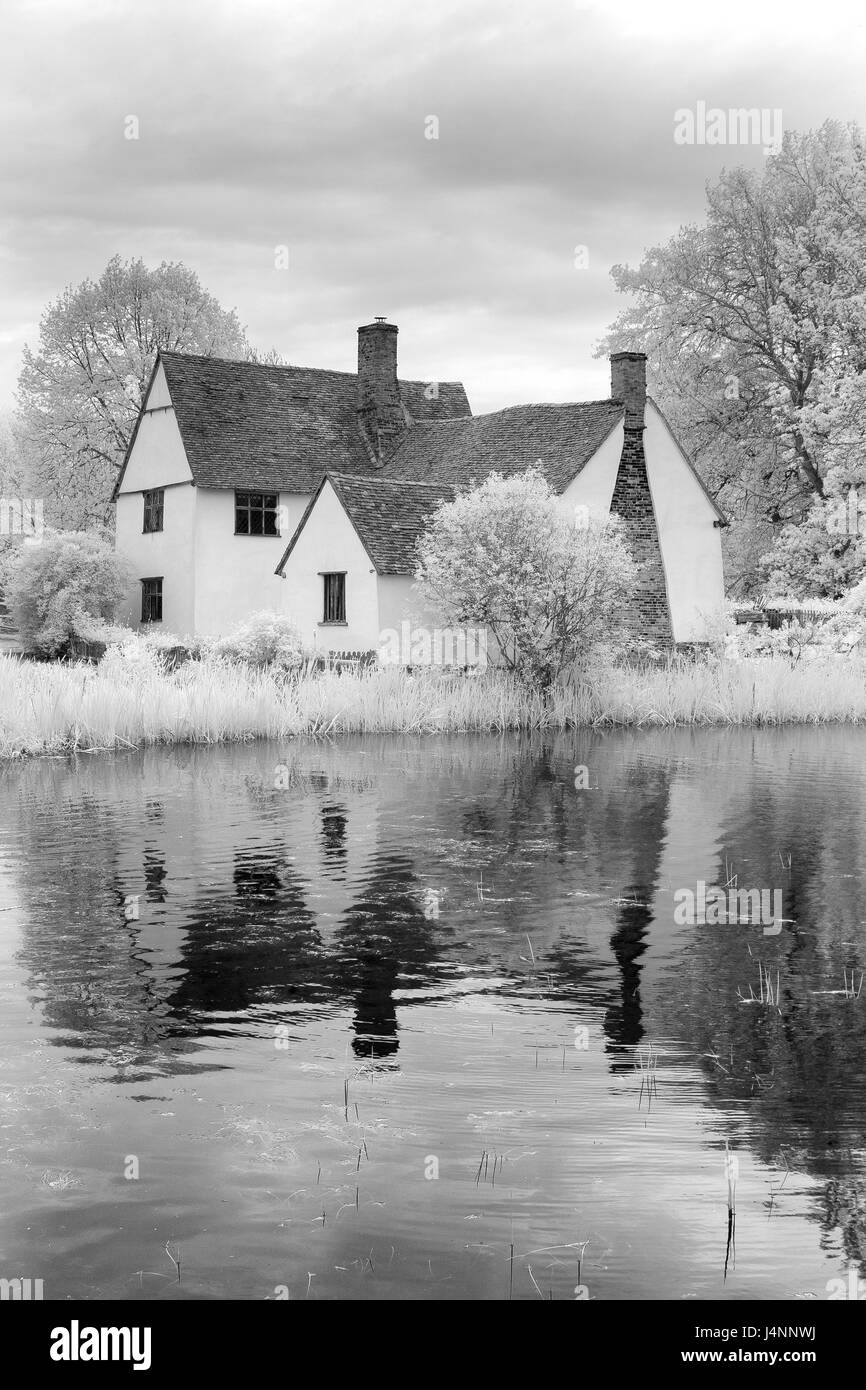 L'infrarouge noir et blanc photo de Willie Lott's Cottage dans le pays de Constable Banque D'Images