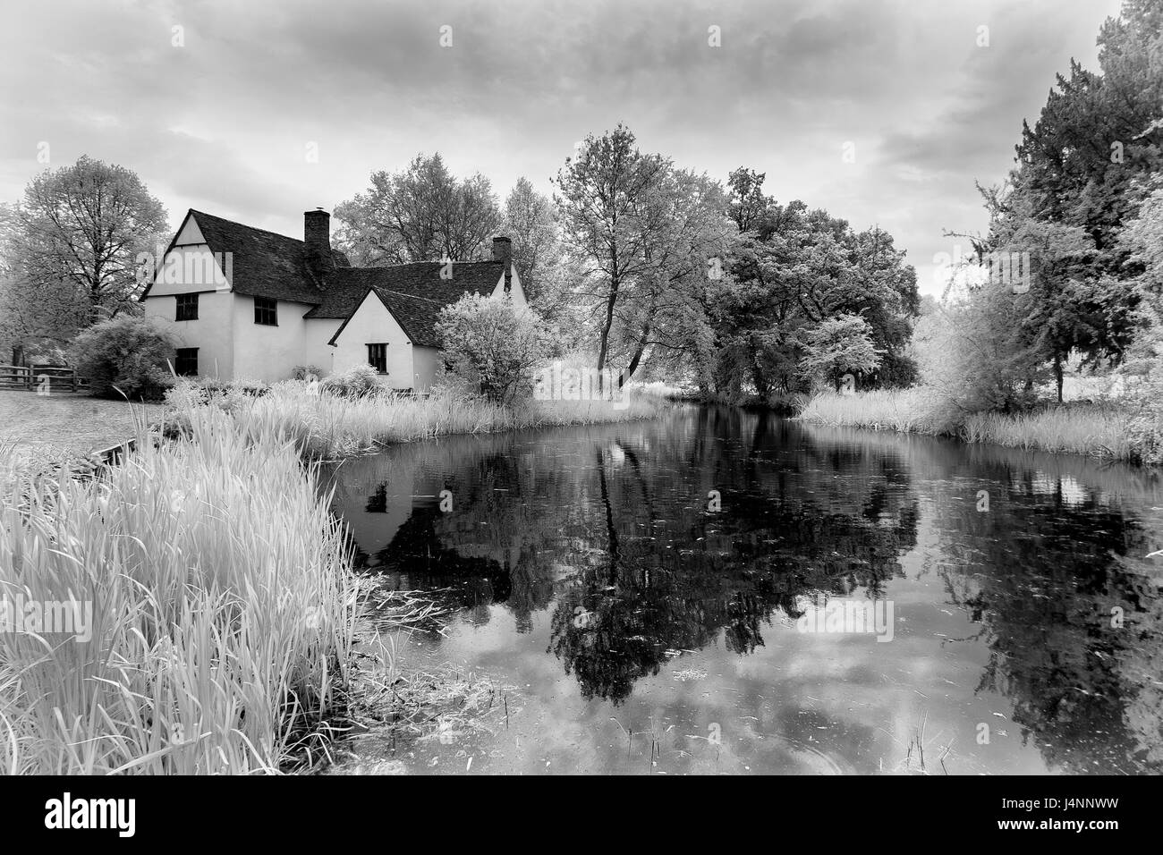 L'infrarouge noir et blanc photo de Willie Lott's Cottage dans le pays de Constable Banque D'Images