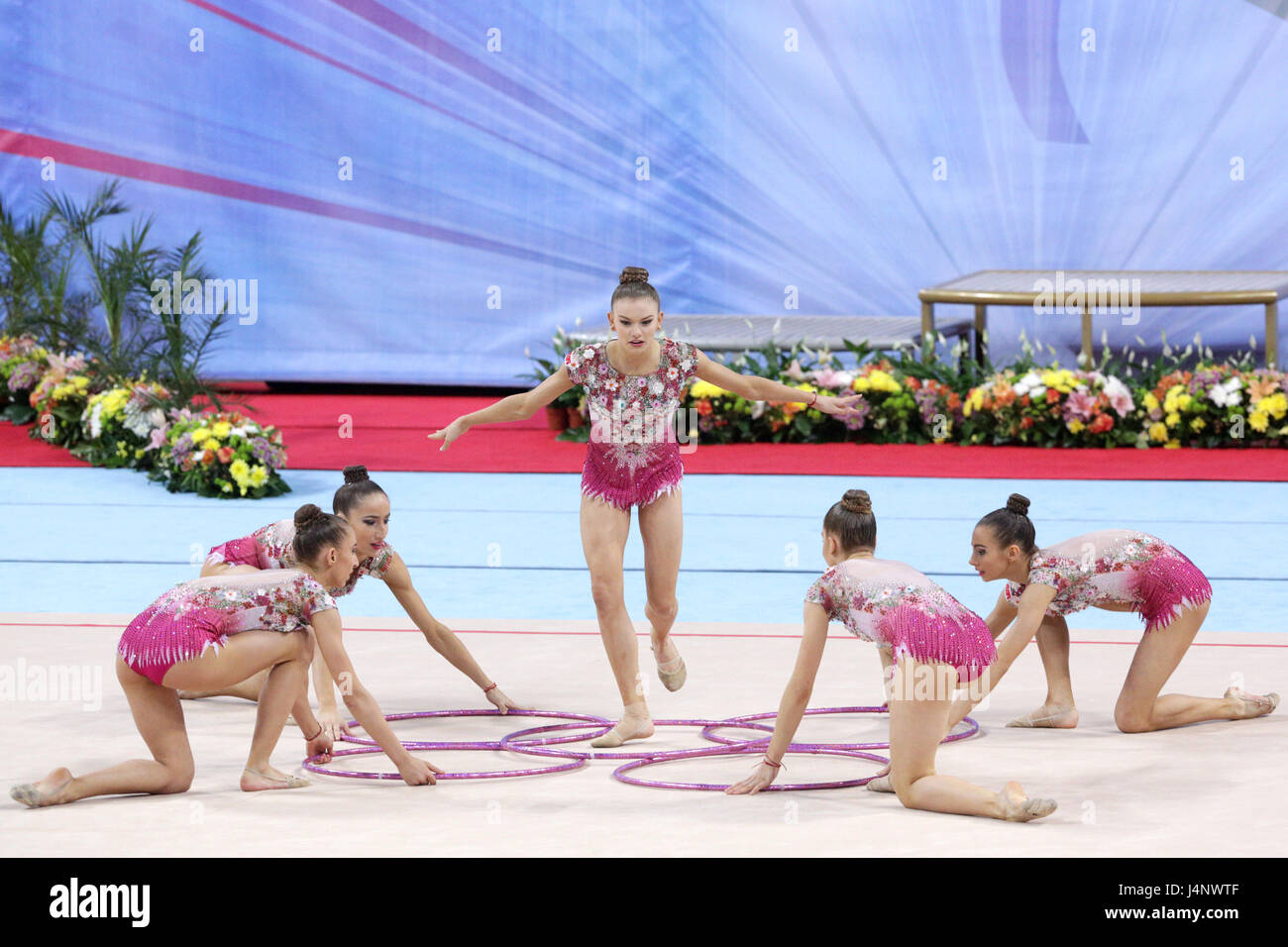 Sofia, Bulgarie - 7 mai, 2017 : la Bulgarie l'équipe exécute pendant la Coupe du Monde de Gymnastique Rythmique 2017 Sofia. Tournoi de groupe. Banque D'Images