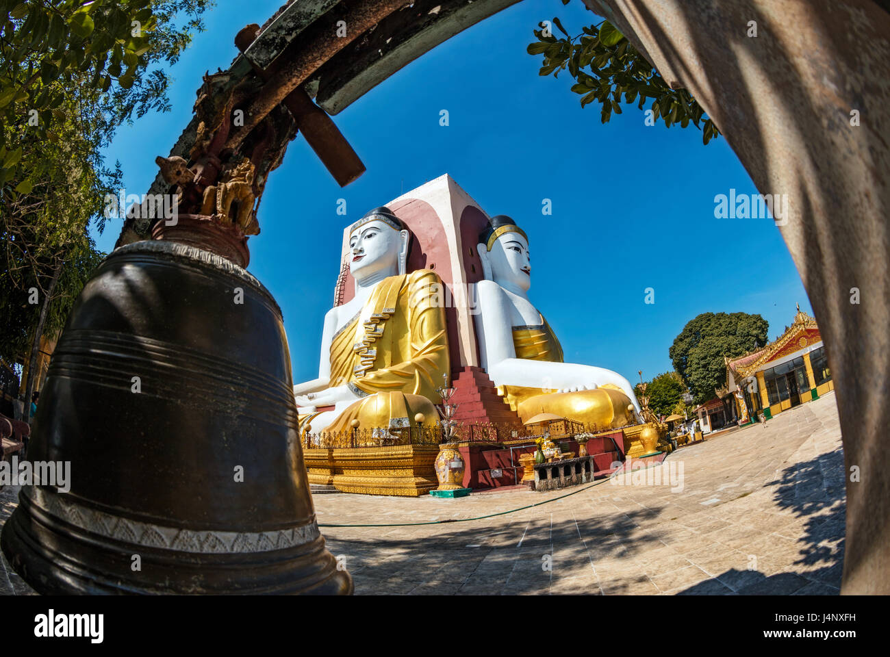 Stock Photo - Bago, le Myanmar quatre visages de Bouddha à Bouddha Kyaikpun Banque D'Images