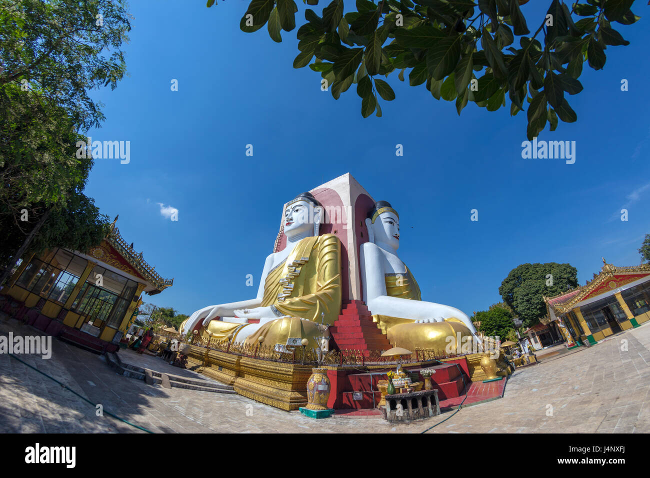 Stock Photo - Bago, le Myanmar quatre visages de Bouddha à Bouddha Kyaikpun Banque D'Images