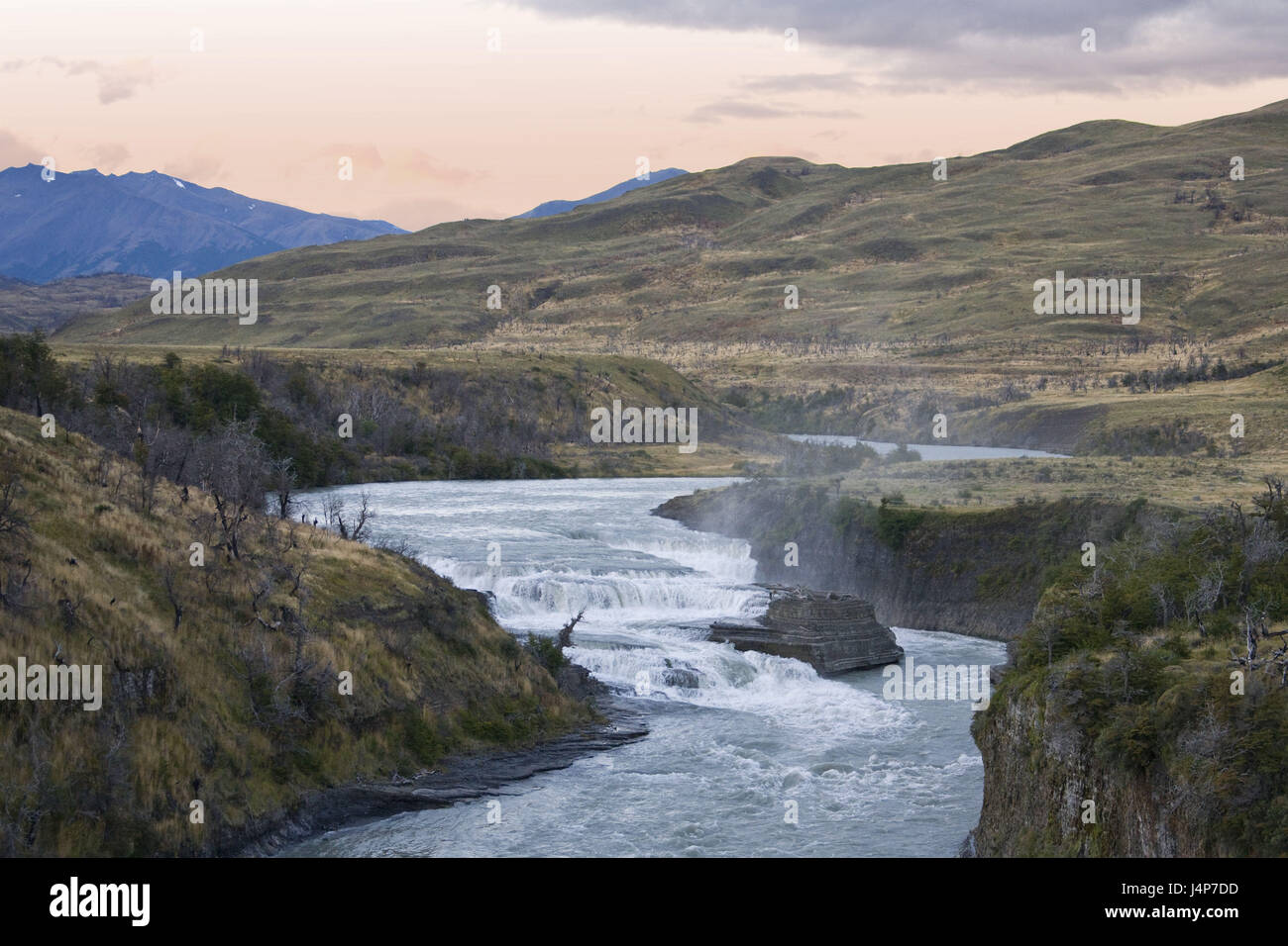 Le Chili, la Patagonie, le Parc National Torres del Paine, rivière, cascade, Banque D'Images