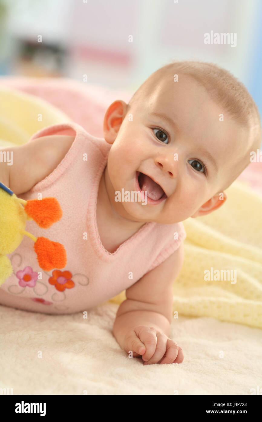 Bebe 5 Mois Sourire Portrait Ajouter Le Support De Parution Personnes Modele Enfant Nourrisson Position Abdominale Habille Contact Oculaire Interieur Rire Mensonge Filles Photo Stock Alamy Bebe 5 Mois Sourire Portrait Ajouter Le Support De Parution Personnes Modele Enfant Nourrisson Position Abdominale Habille Contact Oculaire Interieur Rire Mensonge Filles Photo Stock Alamy