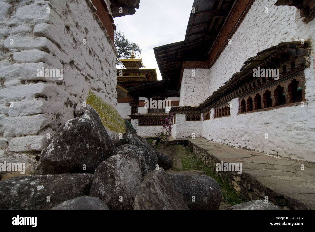 Cour intérieure, de pierres, de Kyichu Lhakhang, Bhoutan, Banque D'Images