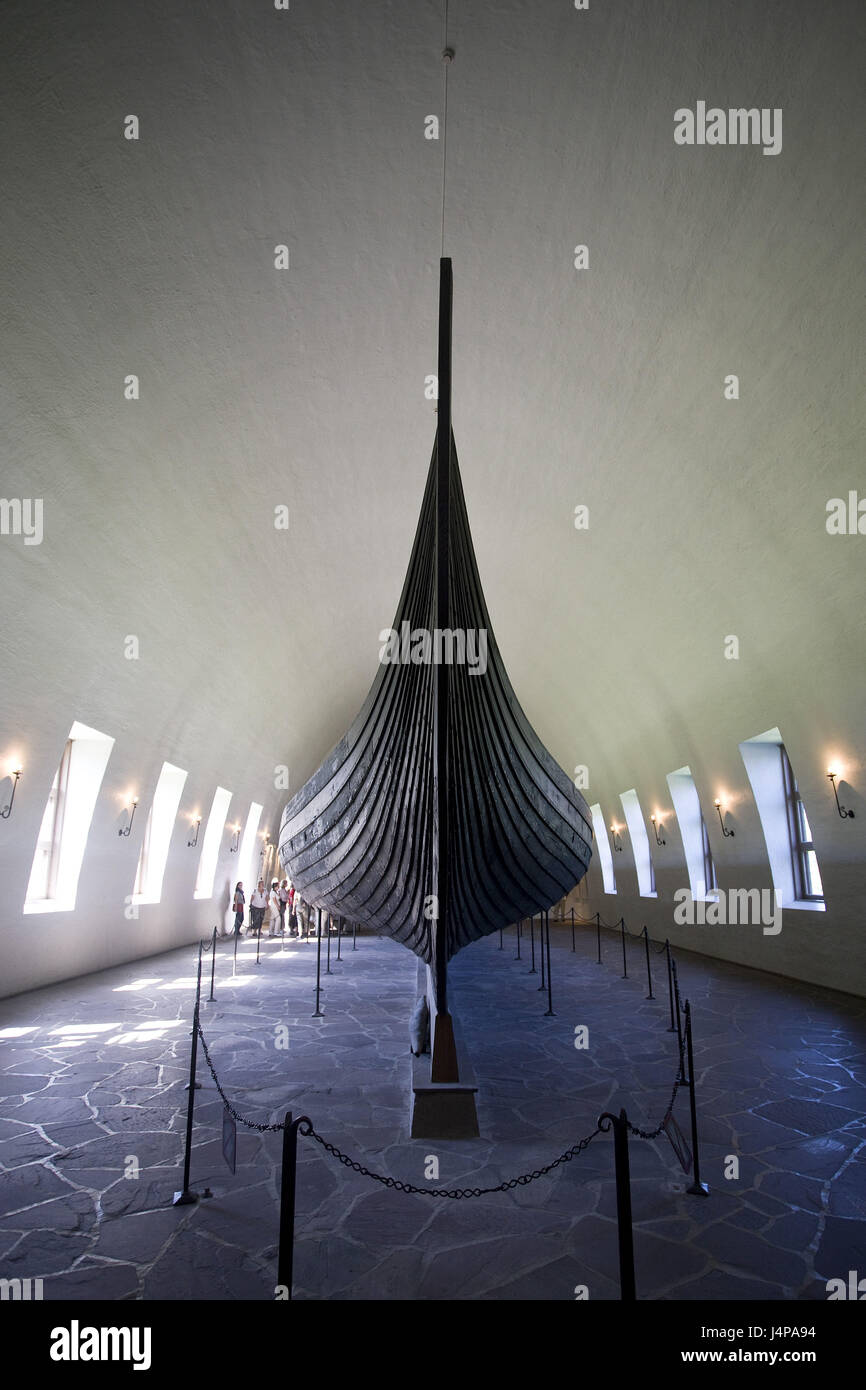 La Norvège, Oslo, Bygdoy, Viking Ship Museum, échantillon non pour la vente, visiteur, Banque D'Images