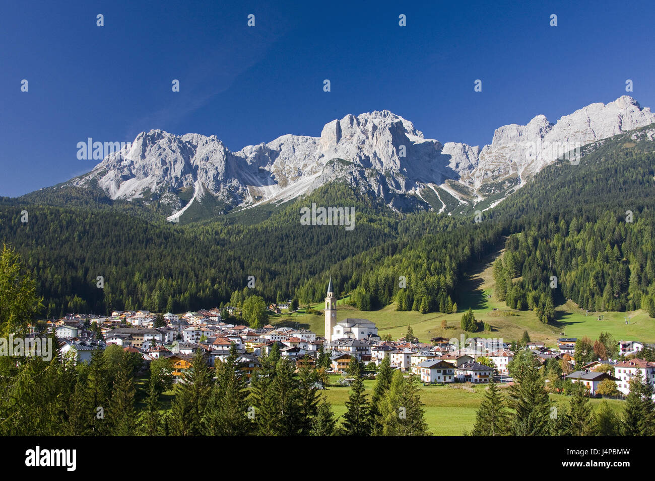 L'Italie, les Dolomites, Padola, vue locale, Banque D'Images